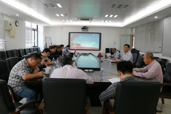 学院党委召开理论学习中心组学习.JPG